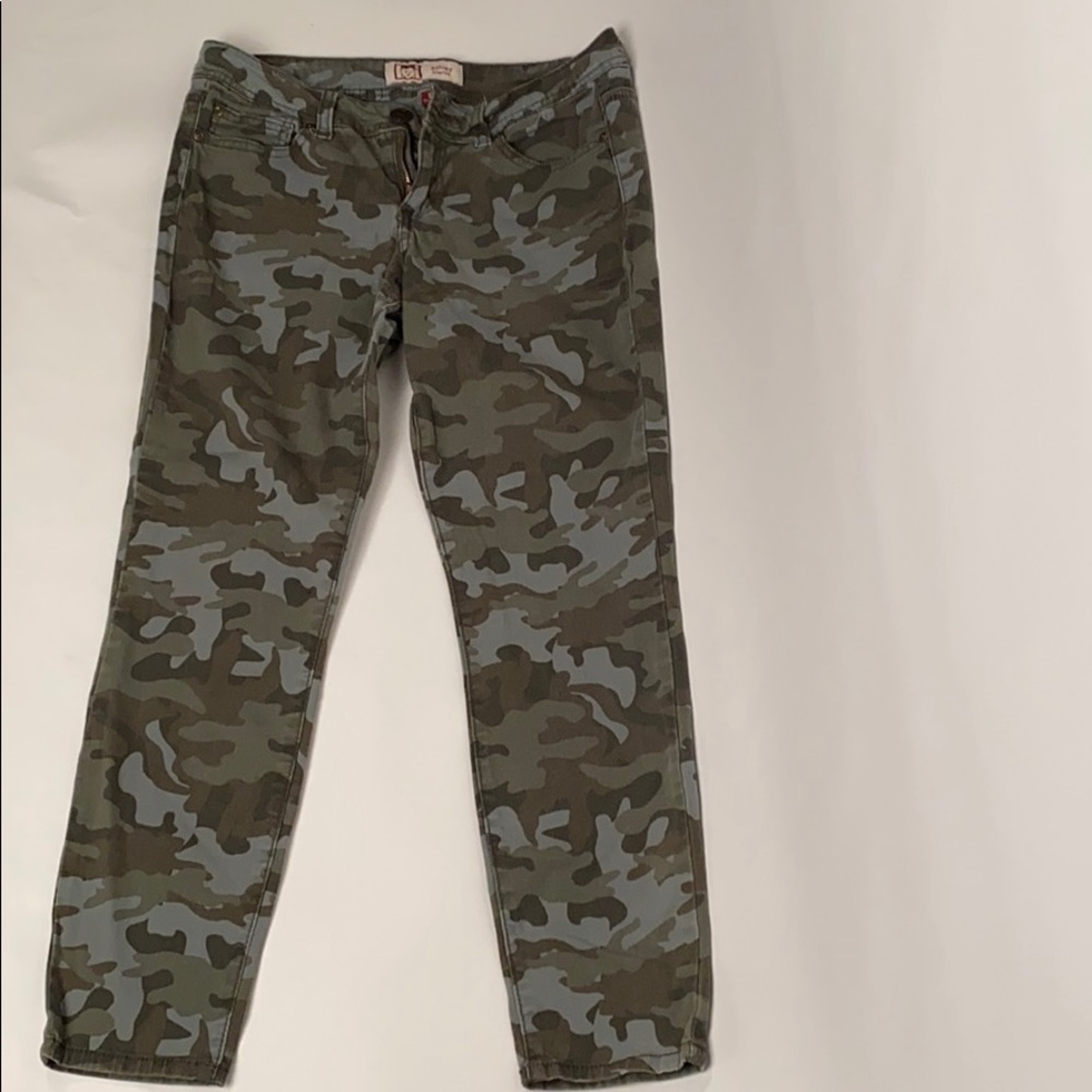 Lei camo straight legs